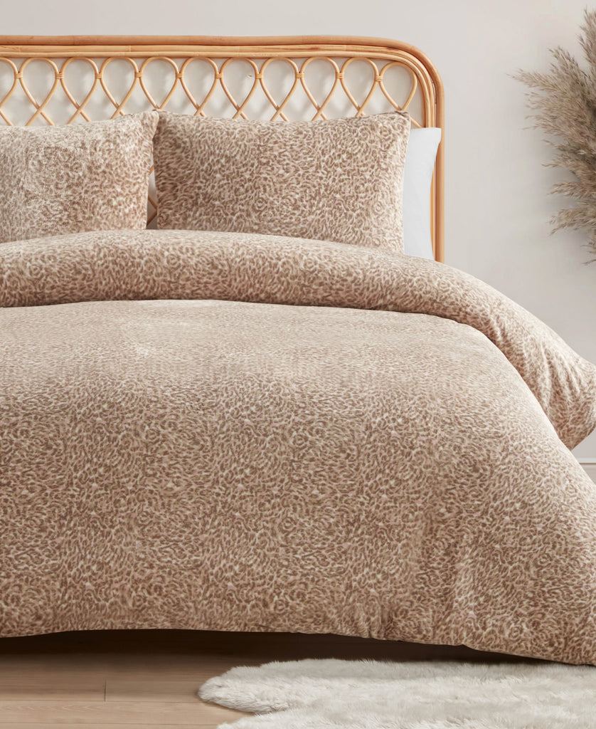 Leopard Printed Plush Comforter Set