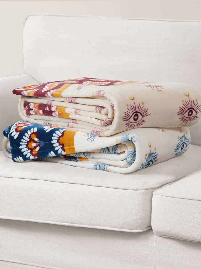 Celeste Plush Throw Plush in White & Navy