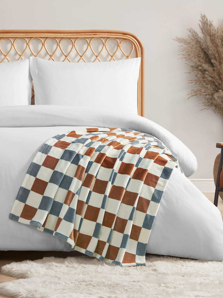 Emery Checkerbaord Plush Throw in Rust & Grey