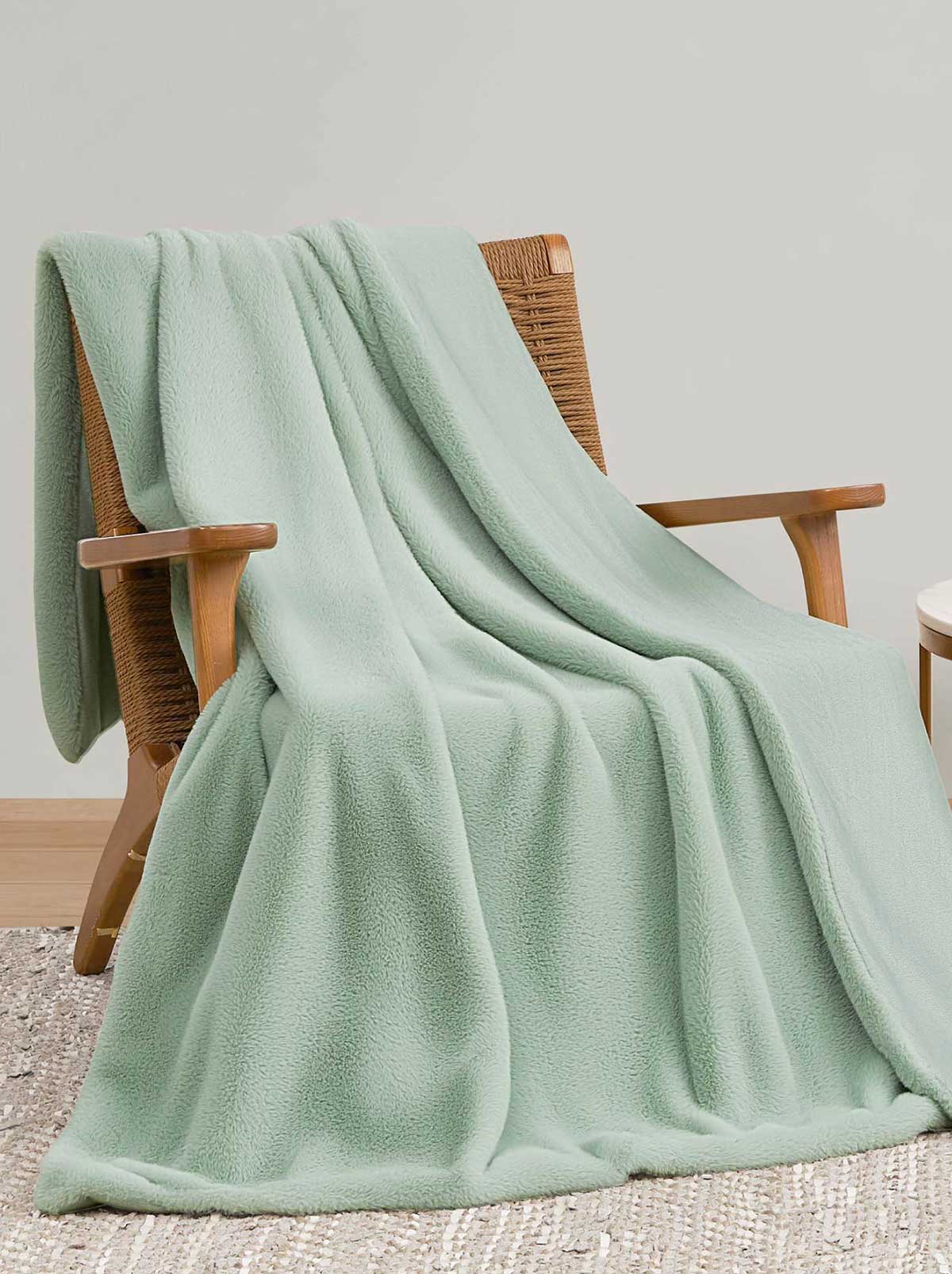 【希少】BOEING BLANKET Faux Fur Throw Blanket in Sea Foam Green – Jessica Simpson