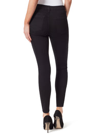 Kiss Me Skinny Jeans in Black