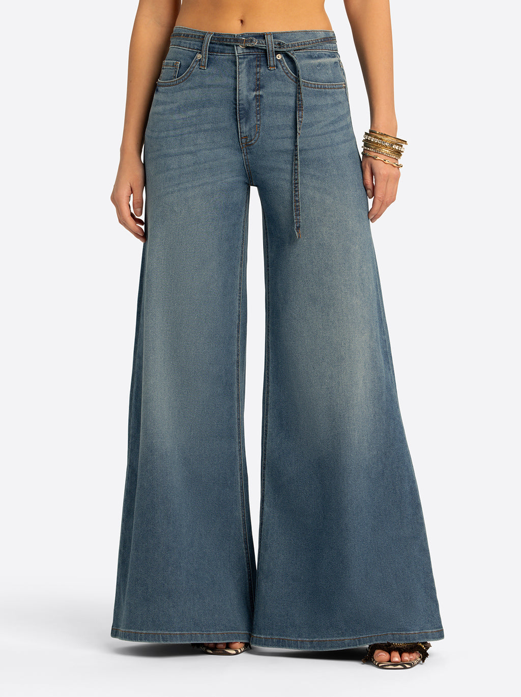 JS Jessica Simpson Claremont Super Wide Leg Jean in Seashell