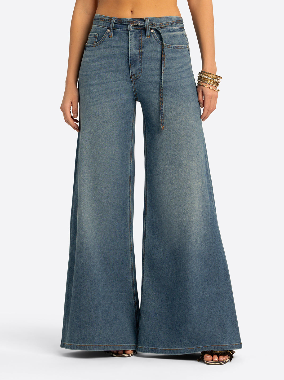 JS Jessica Simpson Claremont Super Wide Leg Jean in Seashell