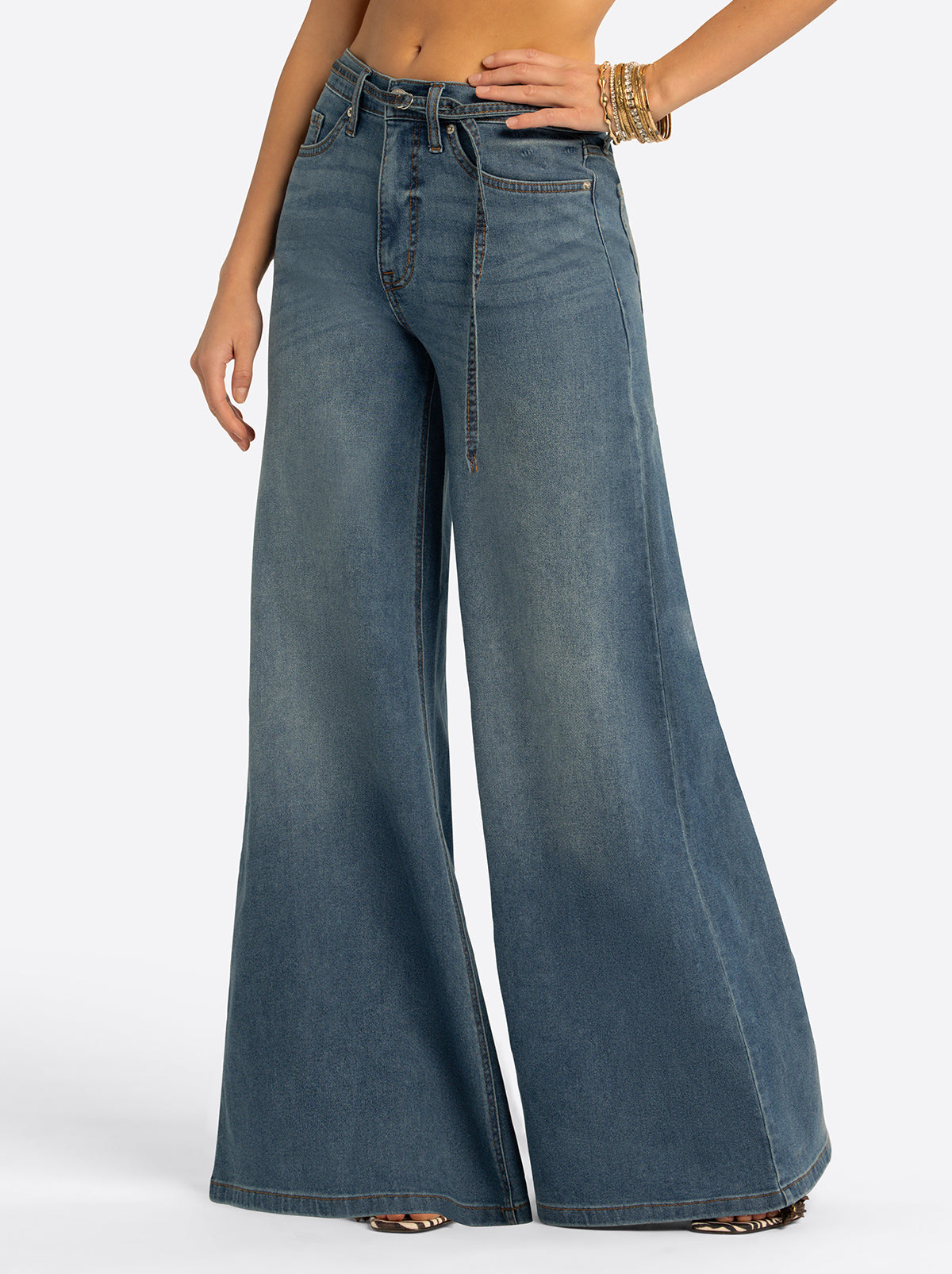 JS Jessica Simpson Claremont Super Wide Leg Jean in Seashell