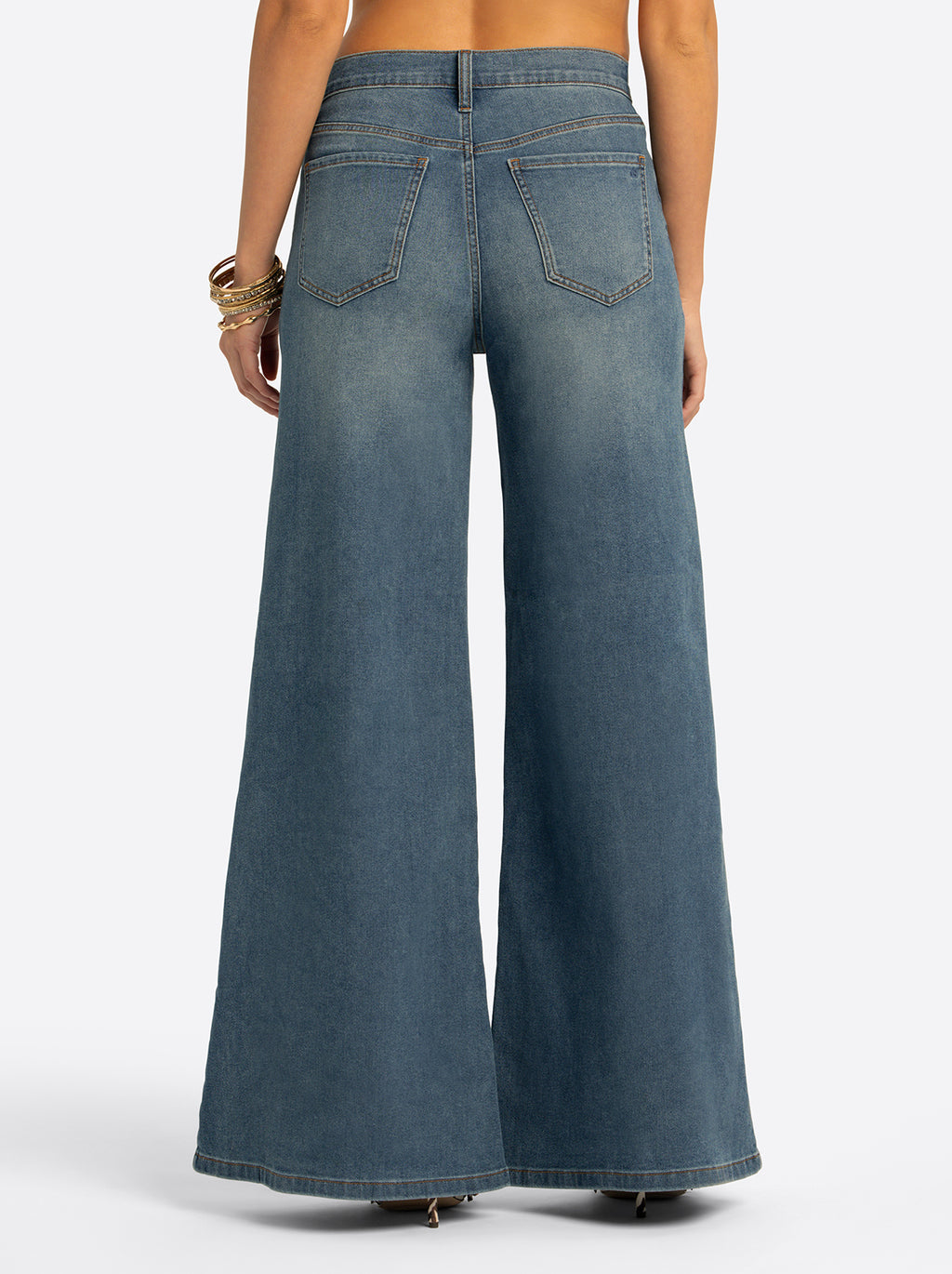JS Jessica Simpson Claremont Super Wide Leg Jean in Seashell