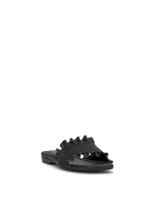 Camessa Smocked Sandal in Black – Jessica Simpson