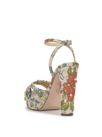 Ilaria Platform in Harvest Country