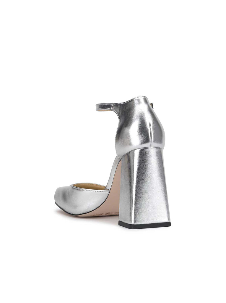 Lollah Block Heel Pump in Silver