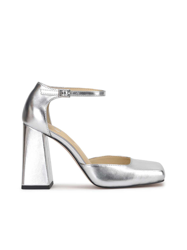 Lollah Block Heel Pump in Silver