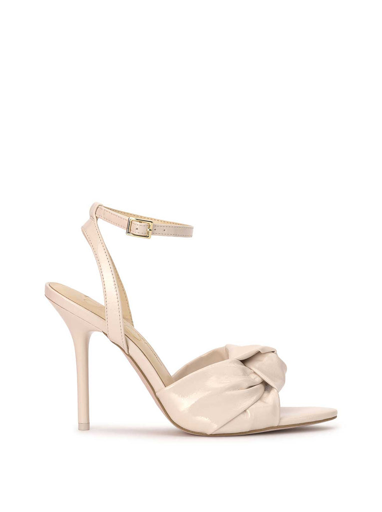 Neveny High Heel in Chalk