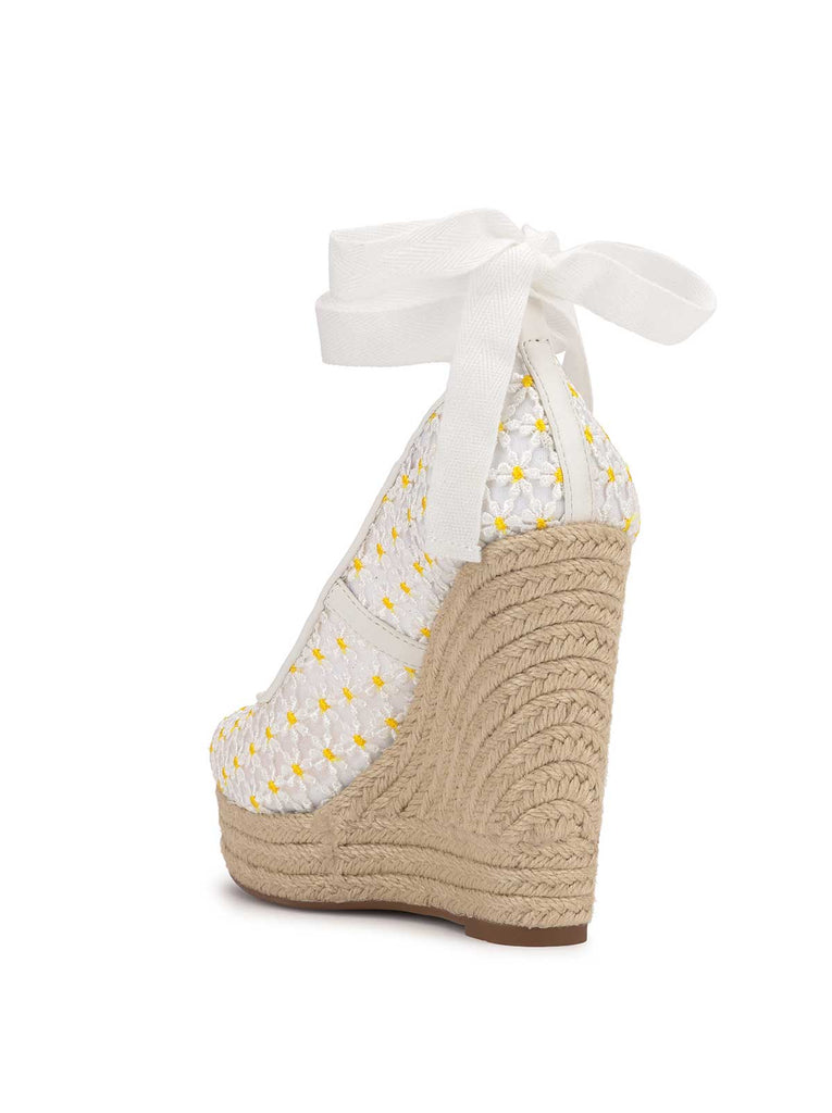 Zexie Wedge in White Floral