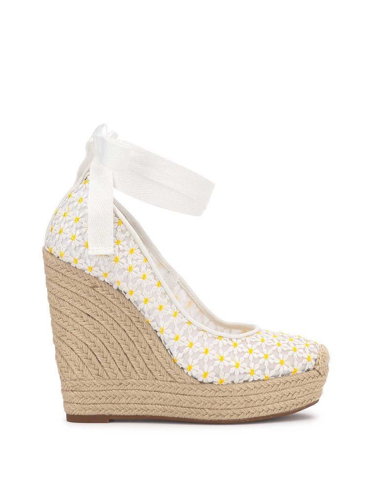 Zexie Wedge in White Floral