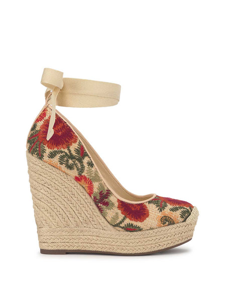Zexie Platform Wedge in Floral Raffia – Jessica Simpson